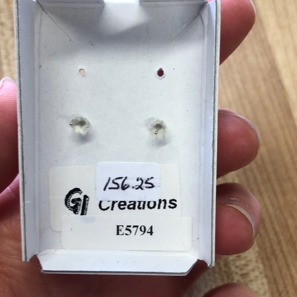 Blue topaz square shaped earrings - Picture 5 of 5